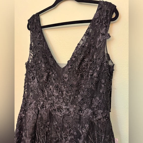 MAC DUGGAL Black Floral Embroidered Illusion V-Neck Gown 14 - Picture 8 of 14